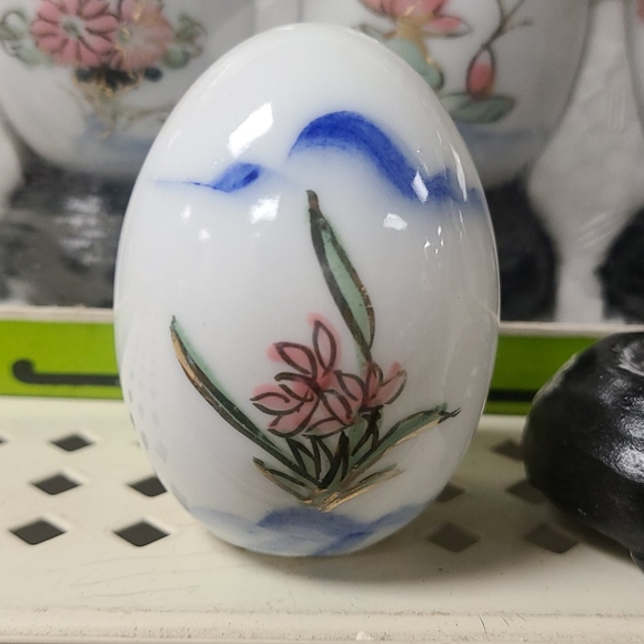 6 Vintage Handpainted ceramic floral eggs with - Picture 3 of 8